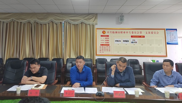 新校招商会2.jpg
